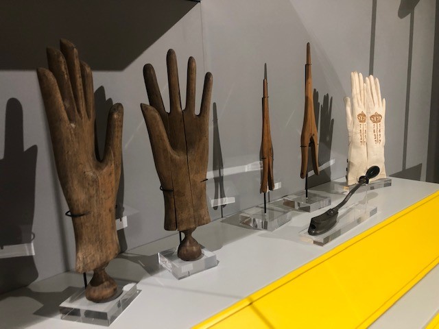 Glove mounts in perspex